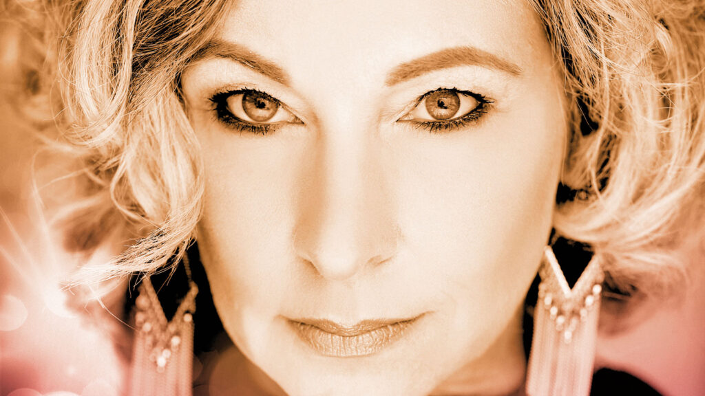 CLAUDIA JUNG